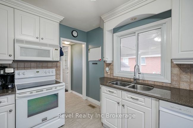 24 Loveys St E, House other with 3 bedrooms, 2 bathrooms and 5 parking in Hickson ON | Image 9