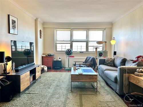 17b-102-30 66th Rd, Forest Hills, NY, 11375-7619 | Card Image