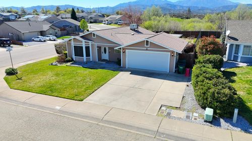 11326 Puffin Way, Redding, CA, 96003-1688 | Card Image