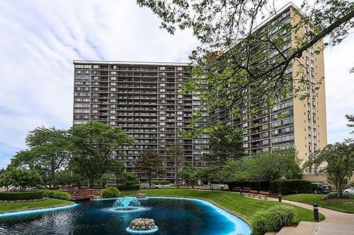 1z3-2 Bay Club Dr, Bayside, NY, 11360-2957 | Card Image