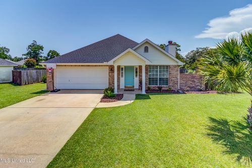 321 Woodcrest Dr, Long Beach, MS, 39560-3636 | Card Image