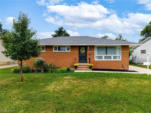 6904 Reid Dr, Parma Heights, OH, 44130-4507 | Card Image