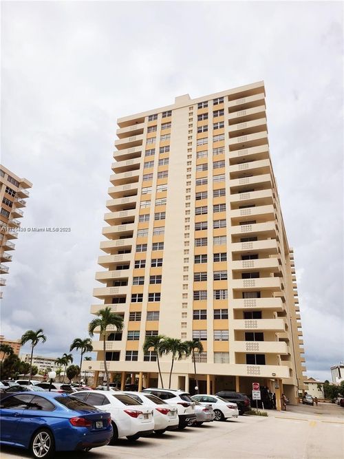 apt-1111-1833 S Ocean Dr, Hallandale Beach, FL, 33009-4963 | Card Image