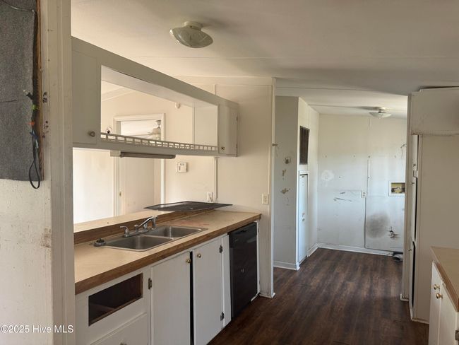 108 N Queens St, House other with 3 bedrooms, 2 bathrooms and null parking in Hubert NC | Image 6