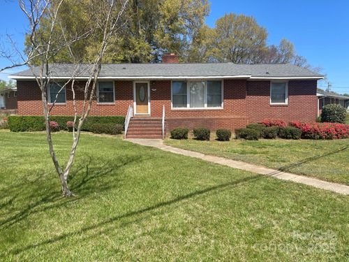 701 Dakota St, Kannapolis, NC, 28083-6936 | Card Image