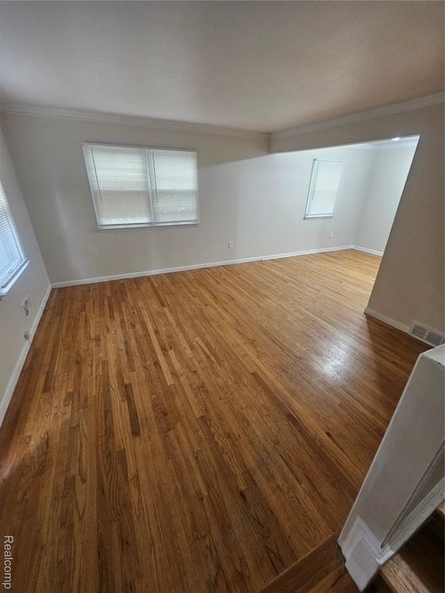 907 E Forest Ave, Ypsilanti, MI, 48198-3822 | Card Image