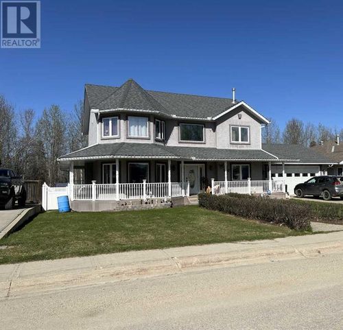 302 8 Ave, Fox Creek, AB, T0H1P0 | Card Image