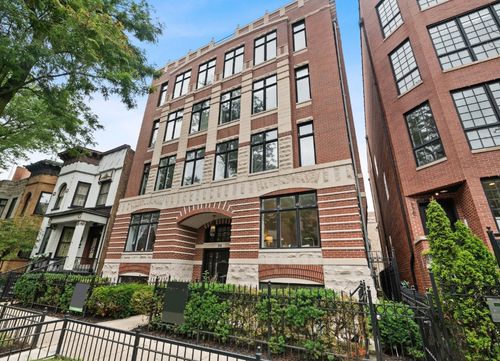 2w-540 W Oakdale Ave, Chicago, IL, 60657-5786 | Card Image