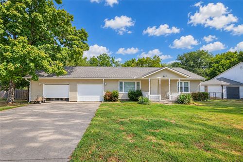 507 E Helena St, Siloam Springs, AR, 72761-1911 | Card Image