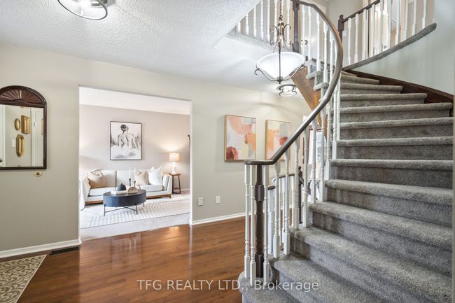 1272 Maple Ridge Dr, House other with 5 bedrooms, 4 bathrooms and 2 parking in Pickering ON | Image 4