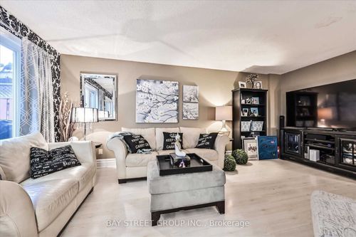 39 Barrington Cres, Brampton, ON, L6Z1N2 | Card Image