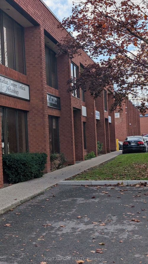 3-210 Drumlin Cir, Concord, ON, L4K3E3 | Card Image