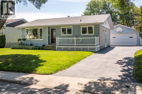 1561 Sibbald Cres, House with 3 bedrooms, 2 bathrooms and null parking in Prince Albert SK | Card Image