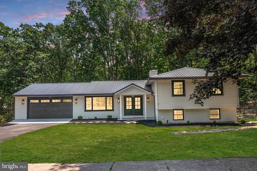 654 Devonshire Dr, State College, PA, 16803-3231 | Card Image