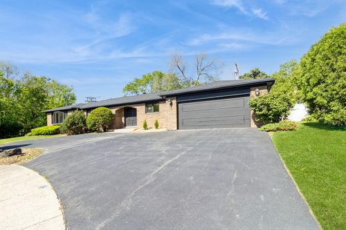 26 Marina Dr, Des Plaines, IL, 60016-2240 | Card Image