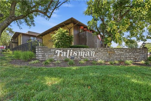 c-408 W 104th Street, Kansas City, MO, 64114 | Card Image