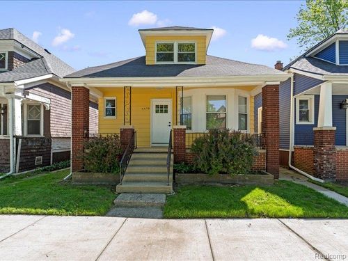 4498 Fischer St, Detroit, MI, 48214-1268 | Card Image
