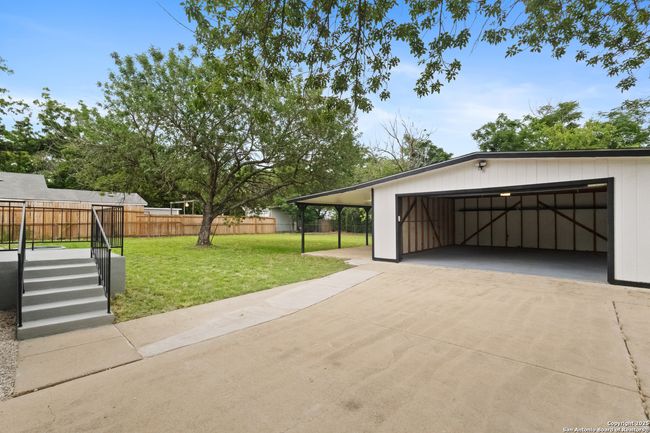 Two Car Garage &amp; Covered Patio | Image 19