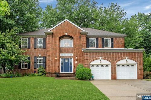 5 Pelican Ct, Paramus, NJ, 07652-4336 | Card Image