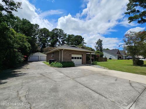 1113 Pine Valley Rd, Jacksonville, NC, 28546-1651 | Card Image
