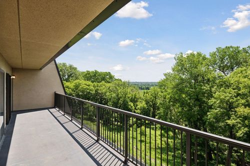 unit-204-8121 34th Ave S, Bloomington, MN, 55425-1646 | Card Image