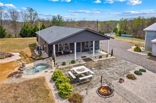 1595 Cheatham Ford Rd, Hiddenite, NC, 28636-8276 | Card Image