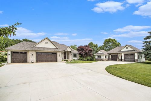 22564 Vineyard Cir, Mattawan, MI, 49071-8504 | Card Image