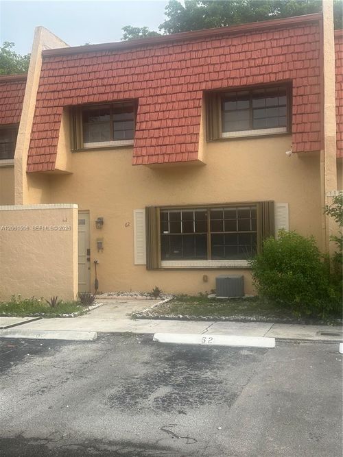 62 Spinning Wheel Ln, Tamarac, FL, 33319-2483 | Card Image