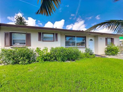 2131 Ne 1 St Way, House other with 3 bedrooms, 2 bathrooms and null parking in Boynton Beach FL | Image 2