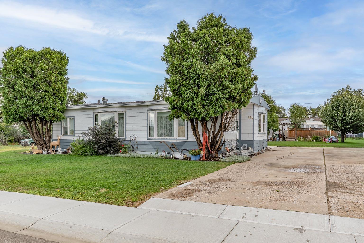 Residential in Redcliff