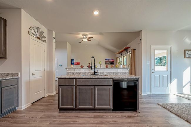 17624 Cedar Crest Dr, House other with 3 bedrooms, 3 bathrooms and 2 parking in Conroe TX | Image 4
