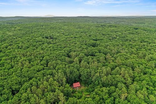 42 Glasheen Rd, Petersham, MA, 01366-9715 | Card Image