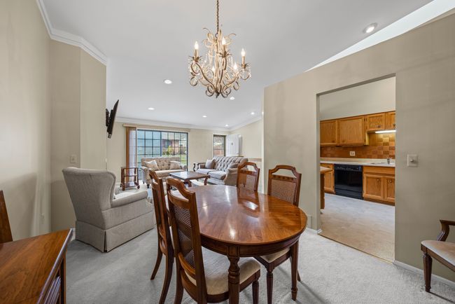 38906 Country Cir, Condo with 2 bedrooms, 3 bathrooms and null parking in Farmington Hills MI | Image 9