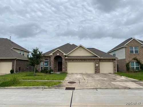 325 Burgundy Dr, Alvin, TX, 77511-2204 | Card Image