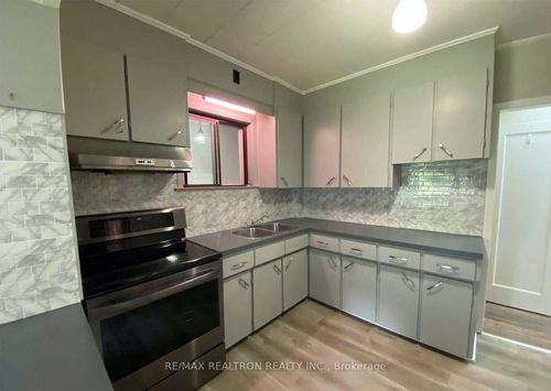 437 16th Ave, Richmond Hill, ON, L4C7A7 | Card Image