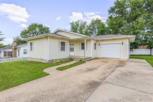555 Kimberly Ct, Farmington, MO, 63640-2032 | Card Image