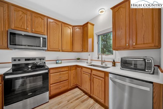 201 - 164 Evergreen Springs Ct, Condo with 2 bedrooms, 3 bathrooms and null parking in Blowing Rock NC | Image 6