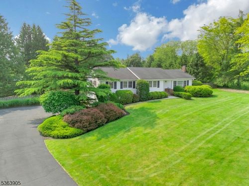 35 Hilltop Cir, Mendham Twp, NJ, 07945-3034 | Card Image