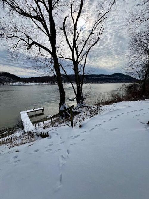 30 Railroad St, Middleport, OH, 45760-1362 | Card Image