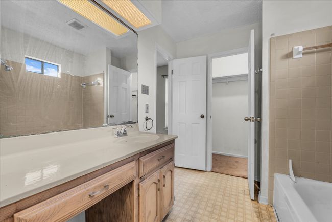 261 Rabbit Hl, House other with 3 bedrooms, 2 bathrooms and null parking in Lorena TX | Image 18