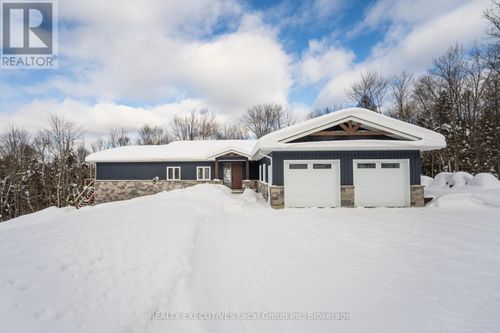 1070 Four Mile Lake Rd, North Bay, ON, P1B8G2 | Card Image