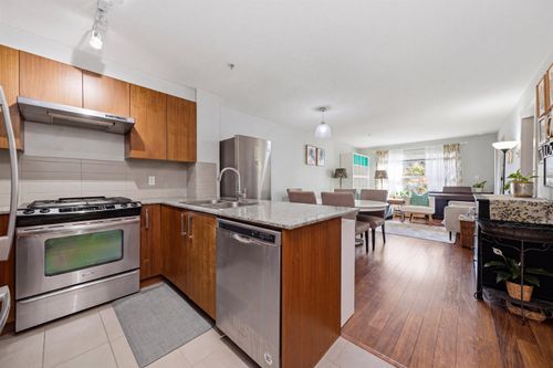 109-5889 Irmin St, Burnaby, BC, V5J0C1 | Card Image