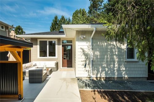 c-568 Kay St, Saanich, BC, V8Z2L3 | Card Image
