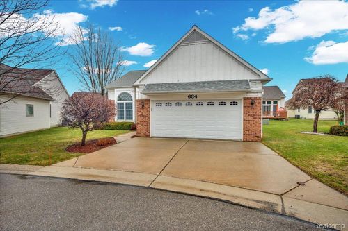 634 Eastway Cir, Lapeer, MI, 48446-2889 | Card Image