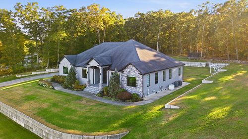 77 Kendra Cir, Swansea, MA, 02777 | Card Image