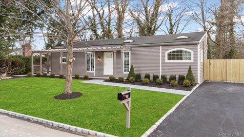 27 Valley Ave, Locust Valley, NY, 11560-2013 | Card Image