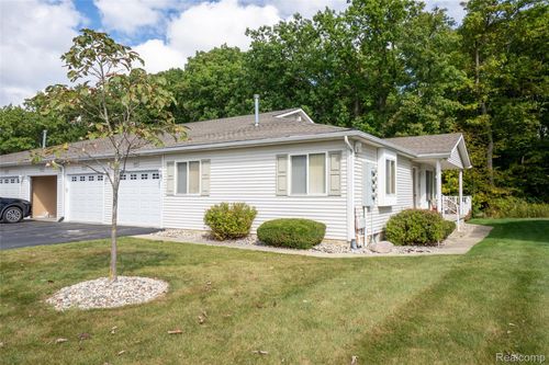 9414 Timber Ridge Dr, Grand Blanc, MI, 48439-7379 | Card Image