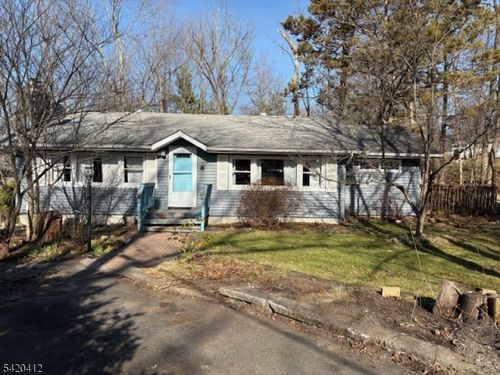 8 Beachview Ct, Hardyston, NJ, 07460-1203 | Card Image