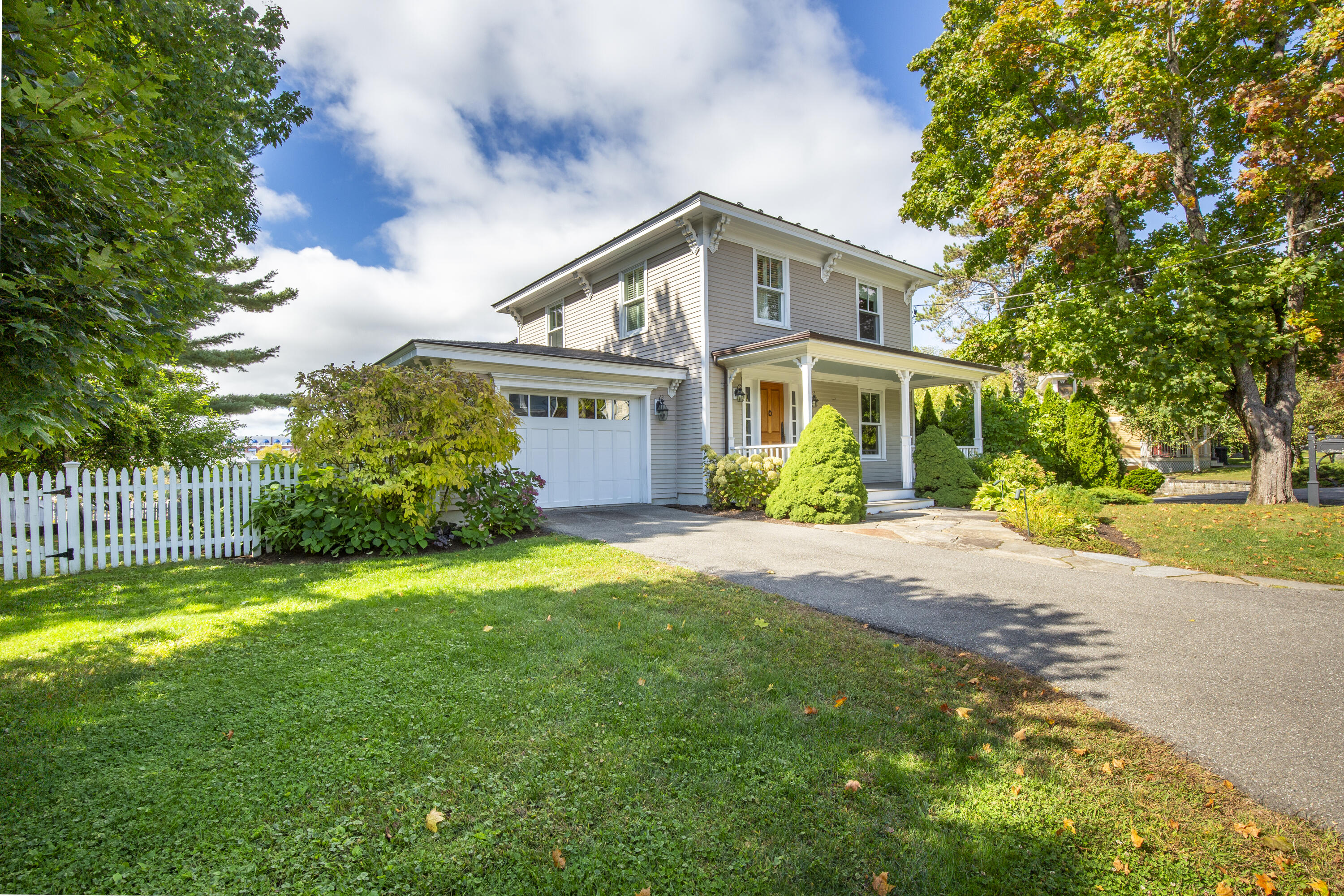 Sea St, Camden, ME 04843