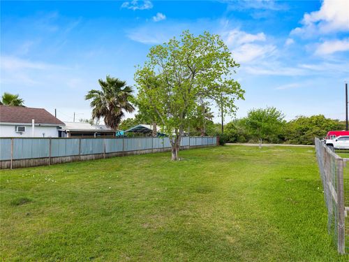 309 5th St, Dickinson, TX, 77539-2862 | Card Image